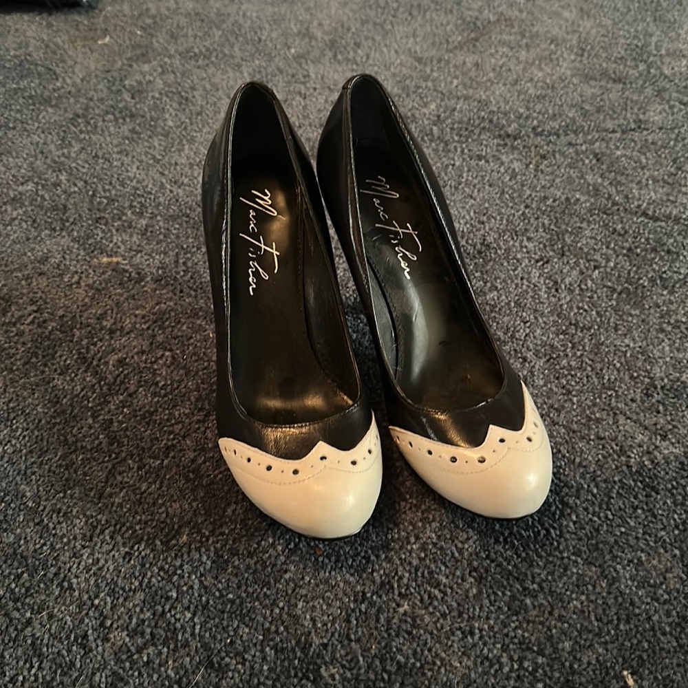 Marc Fisher Size 6.5 Black/White Heels